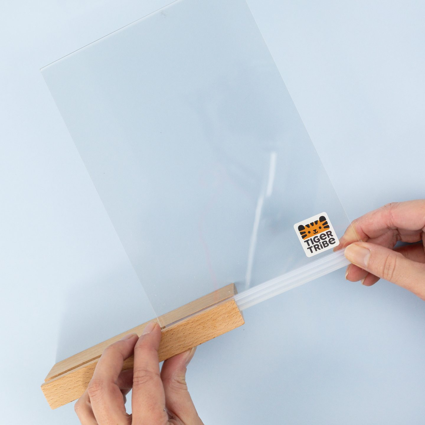 DS006-Spinner-Acrylic-Display-Stand_Pack_05b-1440x1440